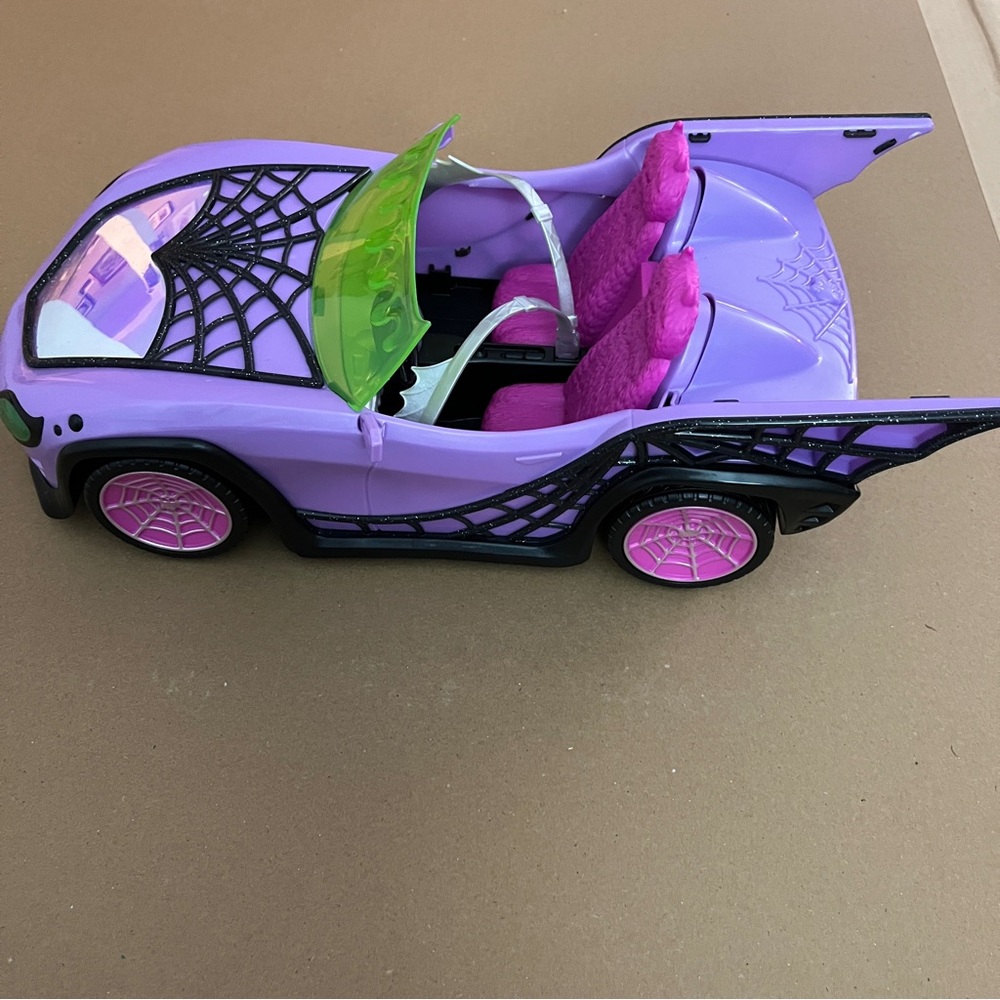 Monster High Ghoul Mobile Purple Spiderweb Bat Wing Convertible Doll Car